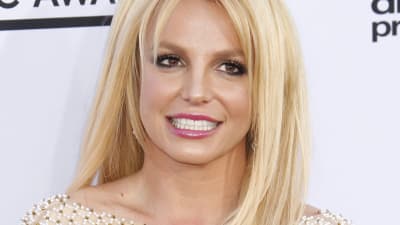 Britney Spears poserar på röda mattan.