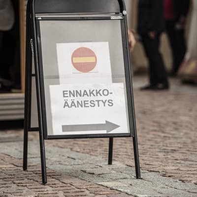 Mikkelin torilla käynnistyi kuntavaalien ennakkoäänestys.