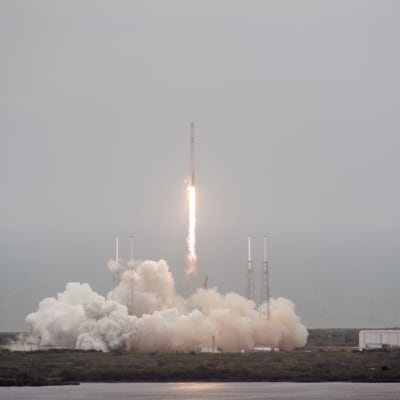 Raketen SpaxeX Falcon 9 vid en uppskjutning från Cape Canaveral 2014.