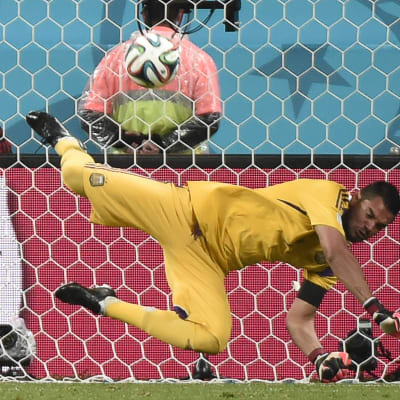 Sergio Romero rä´ddare en straff