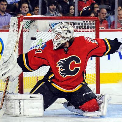 Karri Rämö spelar ishockey för Calgary Flames.