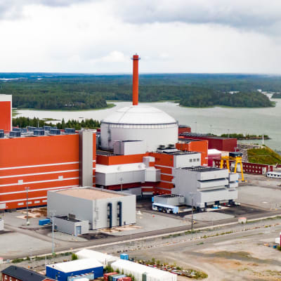 bild av ett kärnkraftverk.