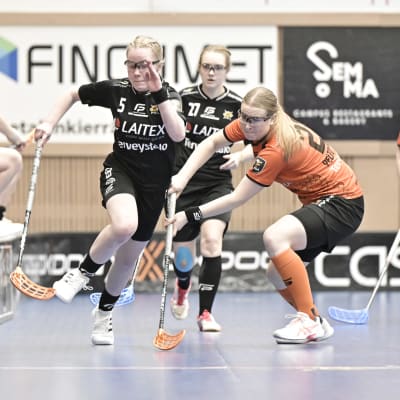 Kuva O2-Jyväskylän ja SaiPan kohtaamisesta kaudella 2022–23.