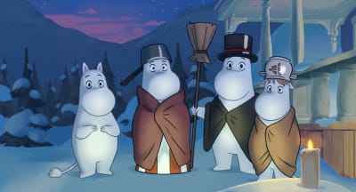Neljä muumia seisoo ulkona.