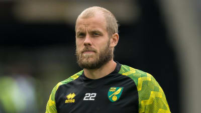 Teemu Pukki ser fundersam ut.