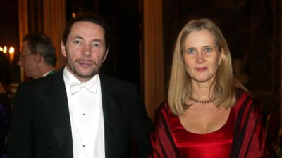 En arkivbild på Katarina Frostenson och hennes man Jean-Claude Arnault från Nobelmiddagen i december 2001.