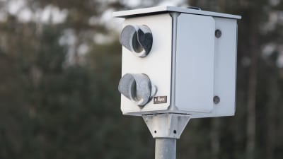 En trafiksäkerhetskamera på riksväg 25