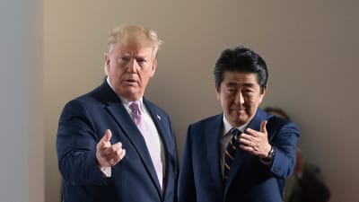 Donald Trump och värden Shinzo Abe hade roligt med varandra då  de träffades i Osaka