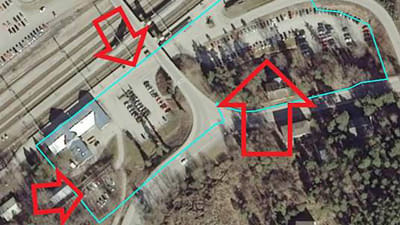 Ett foto som visar vilka parkeringsplatser på Karis stationsområde som blir avgiftsbelagda 1.5.2021.