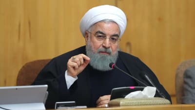 Irans president Hassan Rouhani håll på söndag kväll ett tal till nationen där han sa att folket har rätt att få sin röst hörd men varnade för våld