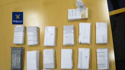 Sedelbuntar inlindade i dokument.