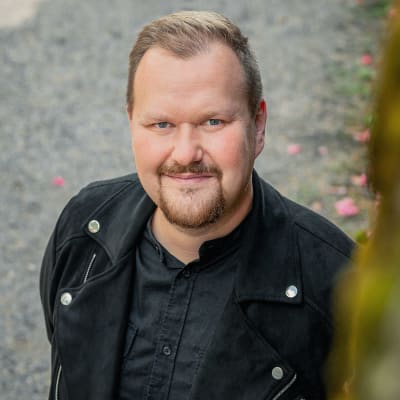 Ylen aluetoimituksen päällikkö Aki Karjalainen.