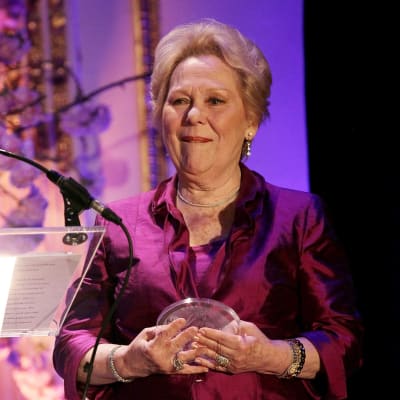 Renata Scotto palkintojenjakotilaisuudessa.