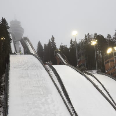 Puijon hyppyrimäet Kuopiossa.