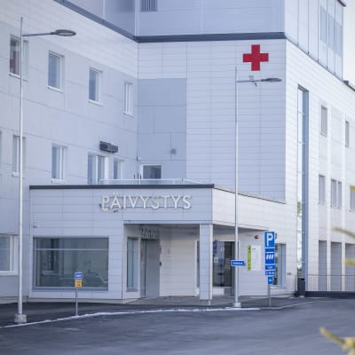 Ulkokuva Pohjois-Karjalan keskussairaalan päivystyksestä.