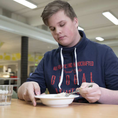 Savon ammattiopiston opiskelija Jetro Virta aamupurolla.
