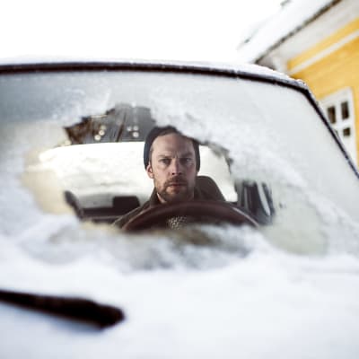 Mikko Nousiainen elokuvassa Pieniä suuria valheita (2018).