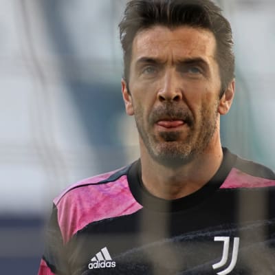 Gianluigi Buffon kuvassa.