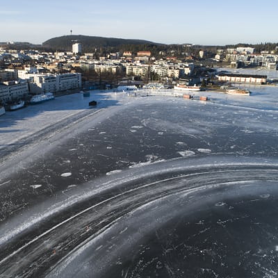 Jäämarathonin rata-aluetta Kuopion satamassa helmikuussa 2020