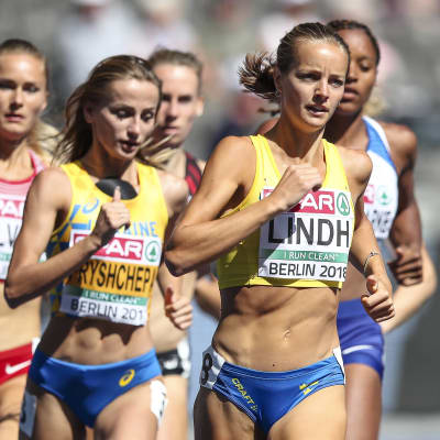 Lovisa Lindh löper 800 meter.