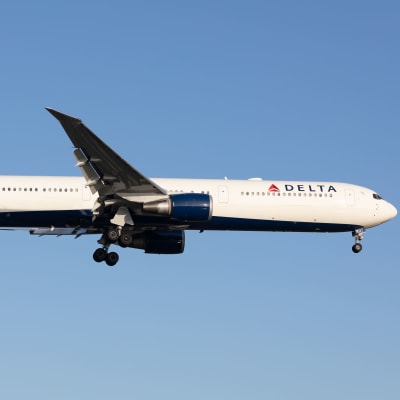 Ett Delta Airlines-flygplan av modell Boeing 767.