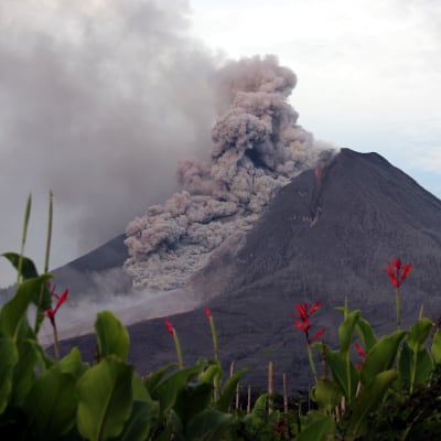Vulkanen Sinabung på Sumatra spyr aska