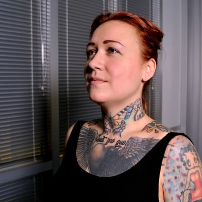 Seinäjokelaisella Terhi Säilällä on tatuointeja ympäri kehoa.