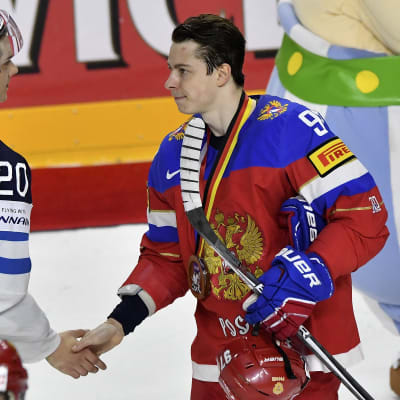 Sebastian Aho ja Venäjän Nikita Gusev. 21.5. 2017