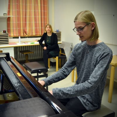 15-vuotias seinäjokelainen Lauri Mäki-Kojola on yksi lasten ja nuorten Uuno Klami -sävellyskilpailun finalisteista.