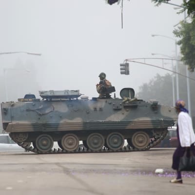 Huvudgatan mot parlamentet i Harare på onsdag morgon 15.11.2017.