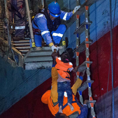 Lifeline utför räddningsoperation på Medelhavet 21.6.2018.