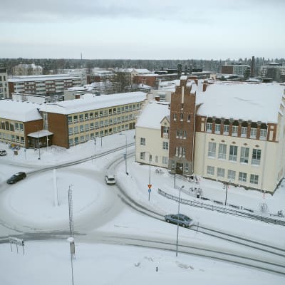 Joensuun konservatorion rakennukset ilmakuvassa.