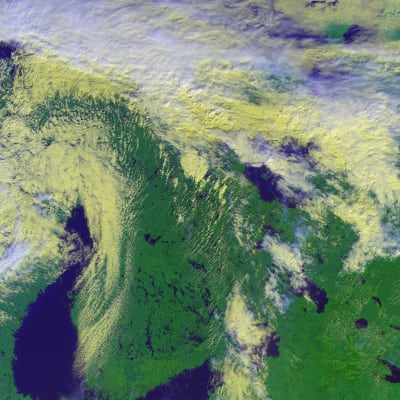 Satelliittikuva Suomesta ja lähilueesta.