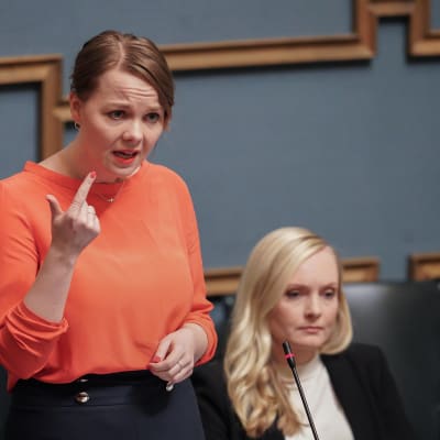 Katri Kulmuni eduskunnassa 5.3.2020