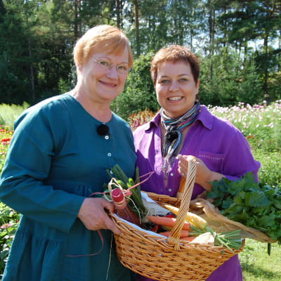 Finlands president Tarja Halonen tillsammans med redaktören Elisabeth Morney på Gullranda. 