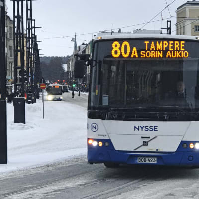 Bussi Tampereen Hämeensillalla
