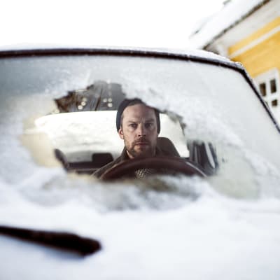 Mikko Nousiainen elokuvassa Pieniä suuria valheita (2018).