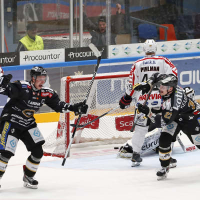 lasse kukkonen har gjort 5-4 segermålet i den första semifinalen mot JYP.