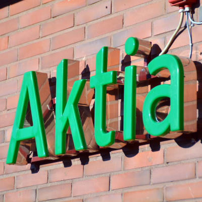 Skylt där det står Aktia.