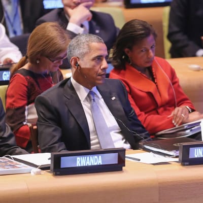 Ruandan presidentti Paul Kagame ja Yhdysvaltain presidentti Barack Obama istuivat vierekkäin YK:n rauhanturvaamisen huippukokouksessa New Yorkissa syyskuussa 2015. 