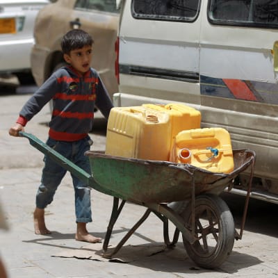 Jemen hotas av en humanitär katastrof.