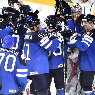 Hockeylejonen möter Sverige i VM-semifinal med start klockan 20.15 på lördag.
