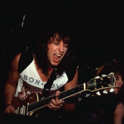 Richie Sambora uppträder med Bon Jovi på Nassau Coliseum i New York år 1985.