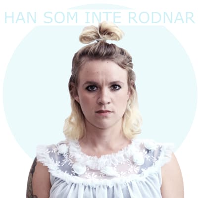 Halv närbild på Frida Lindholm med texten "Han som inte rodnar"