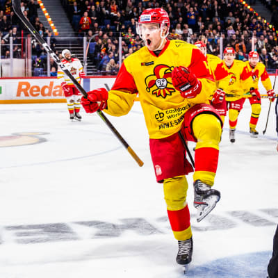 Mikko Lehtonen jublar