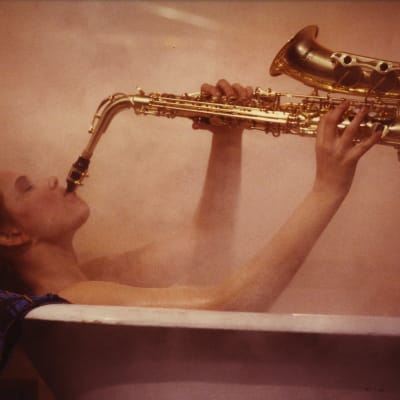Mari Rantasila (Helena) ja ikoninen saksofonikylpy.