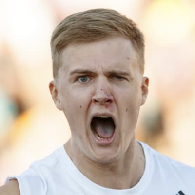 Oliver Helander jublar.