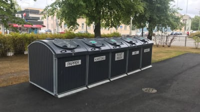 Hus med fler än tio lägenheter måste sortera avfallet i flera fraktioner inom Österbottens avfallsnämnds område