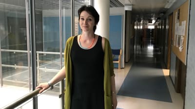 Teresa Backas i en korridor på Yle. 