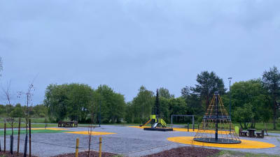 De lekredskap som brann i Olav lekpark i Smedsby i Korsholm i mitten av maj är nu helt bortstädade.